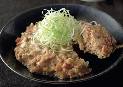 かにかまと豚ひき肉で食べごたえあり！「ジャンボかにかま豆腐つくね」