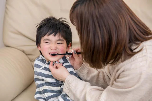 すごく嫌がられる歯磨きタイム…自然に歯を磨ける方法って？／木下ゆーきの子育てアイデア大全（3）