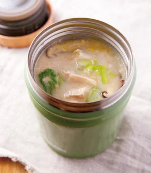 だしの効いたスープが絶品「鶏と白菜の和風雑炊」／オートミールでスープジャー弁当（2）