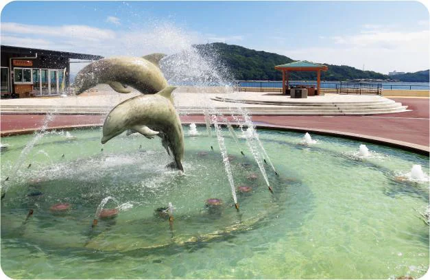 鳥羽駅から近いドルフィン公園にもポケふたが！