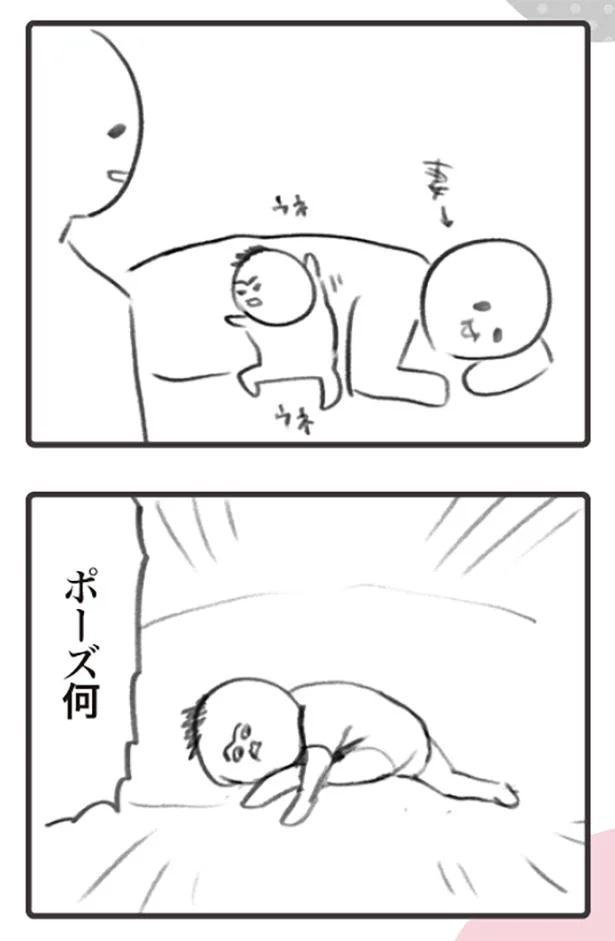 赤ちゃんの軟体すごくてポーズが大変な事になってる