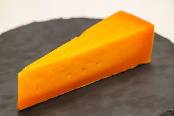 「ワールドチーズアワード2021」でスーパーゴールドを受賞した「ニセコチーズ工房」の看板商品「二世古 椛【momiji】」