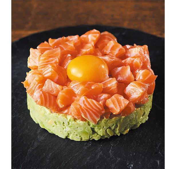 特別な日の食卓やおもてなしメニューに「サーモンタルタル」／お腹が凹むバヤシの超低糖質レシピ（9）