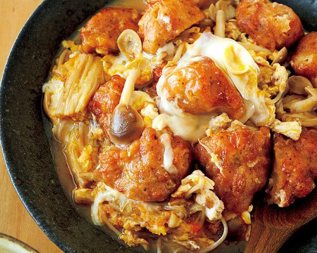 お総菜「から揚げ」アレンジレシピ！味付けはめんつゆのみ「から揚げときのこのとろ～り卵とじ」
