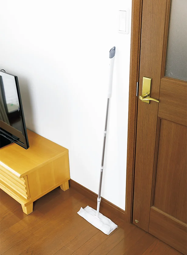 1▷出入り口にフローリングワイパーをセットする