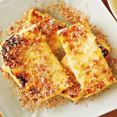 チーズをのせてトースターで焼くだけ！ お酒のおともにちょっとつまみたい時の簡単おつまみバリエ