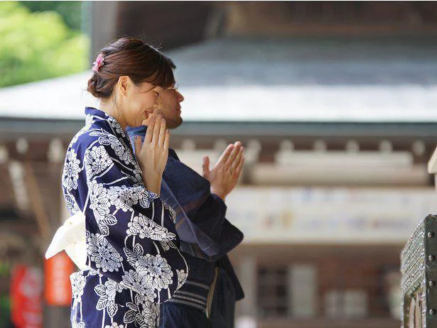 神社で柏手を打つ意味は?