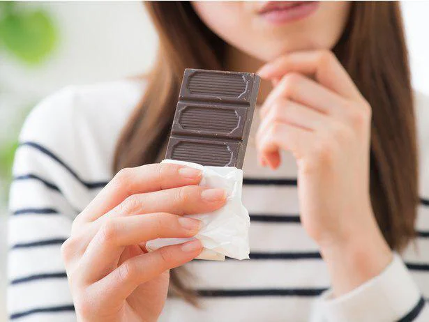 ガムとチョコを同時に口に入れるとどうなる?