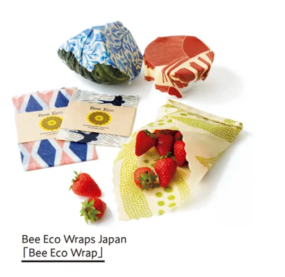 ▷「Bee Eco Wrap」S（約18×18cm）コットン ￥902、ヘンプ ￥1,100、M（約27×27cm）コットン￥1,452、ヘンプ ￥1,650／ Bee Eco Wrap