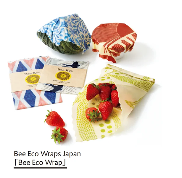 ▷「Bee Eco Wrap」S(約18×18cm)コットン ¥902、ヘンプ ¥1,100、M(約27×27cm)コットン¥1,452、ヘンプ ¥1,650/ Bee Eco Wrap