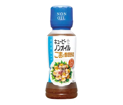 「キユーピー ノンオイルごまと香味野菜」内容量180ml、216 円（税込み）