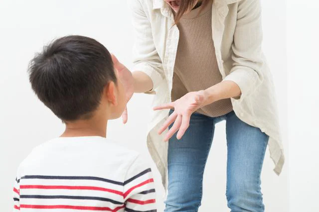 トイレを座ってしてくれない息子たち。どうしたらキレイに使ってくれるようなる？【小川先生の子育てよろず相談室】