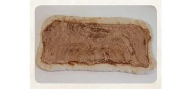 表面に豆乳を塗り、甘味料とシナモンパウダーをふりかける