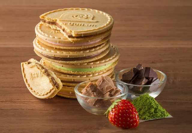 チョコ×クッキー×ゴーフレットの新食感！サクッと香ばしい焼き菓子で楽しいお茶タイムを