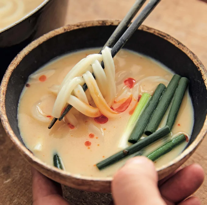 めんつゆを豆乳で割って、ゴマだれ、ラー油で即席担担風味「まるで担担麺」