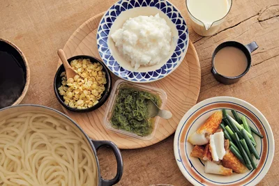 鍋ドン！ トッピング＆味変要員でセルフスタイルが楽しい「出すだけ」うどん