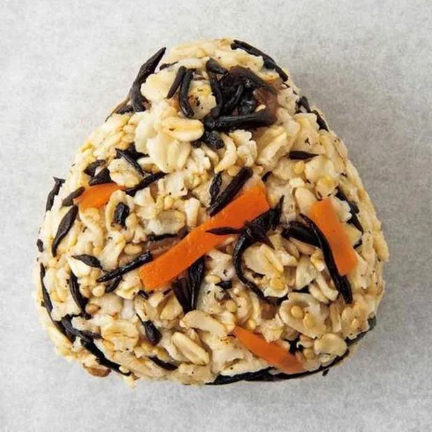 ご飯の代わりにもなるんです「ひじきおにぎり」/オートミールを使ったレシピ(5/21)