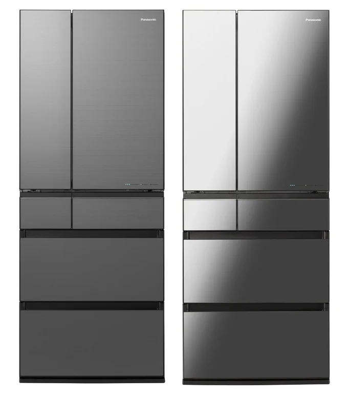 「はやうま冷凍」搭載のパナソニック株式会社の冷蔵庫「NR-F608WPX」。ミスティスチールグレー(フロスティ加工・左)、オニキスミラー(ミラー加工・右)の2カラー