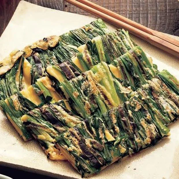 【画像を見る】包丁もまな板もいらない!「まるごと万能ねぎ1束チヂミ」