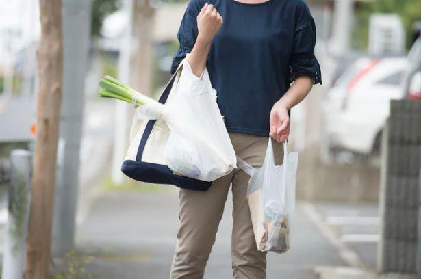 スーパーで食材を買うとき気にするのは3位「値段」、2位「品質」、1位は？ 子育て世代「日々の食事作り」のリアル
