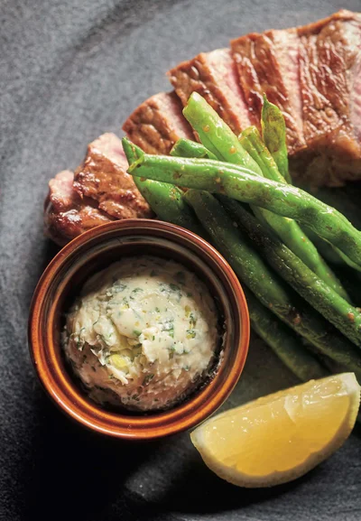 肉にも魚にもマッチするさわやかな味わい「レモンバターソース」