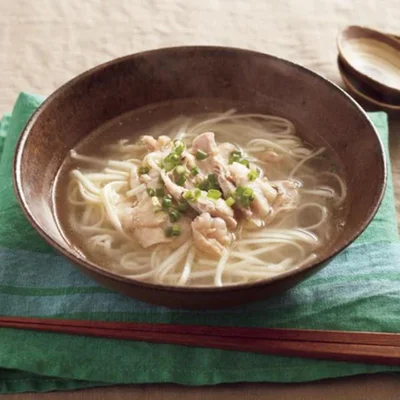 手羽元を水から煮る「水炊き風手羽うどん」／手羽元のレシピ（30/ 30）