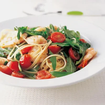 トマトとえび、ルッコラのスパゲティ／こんなにバリエ豊富！ペペロンチーノのレシピ画像（15/30）