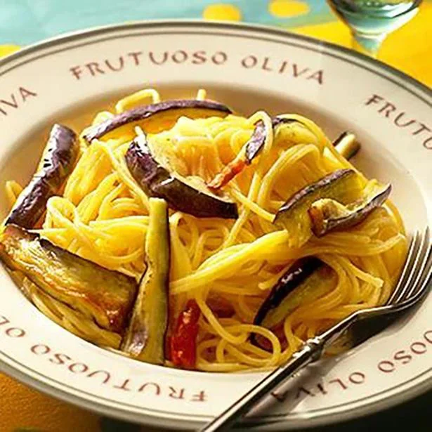 なすのピリ辛スパゲッティ／こんなにバリエ豊富！ペペロンチーノのレシピ画像（16/30）