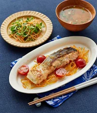 鮭と野菜の組み合わせはダイエットに最適！「鮭の洋風甘酢漬け」／1週間2000円の超やせレシピ（3）