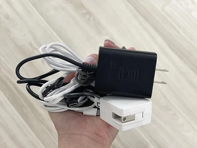悩ましい収納のひとつ、充電器などのケーブル類
