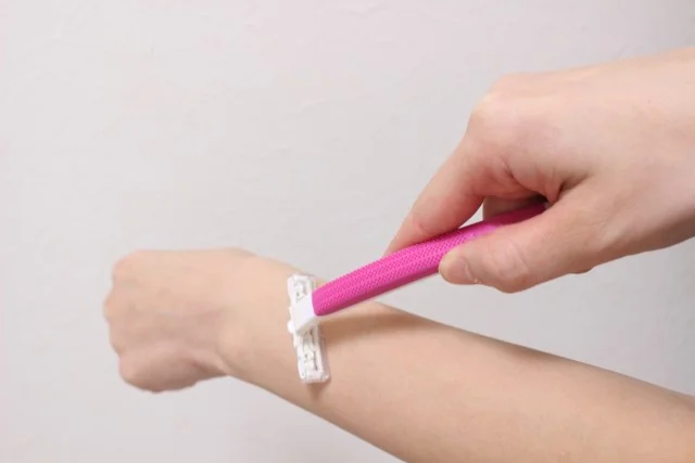 毛穴の黒ずみ、ブツブツ、カサカサ…ムダ毛処理後の悩みは専用ローションで解消！