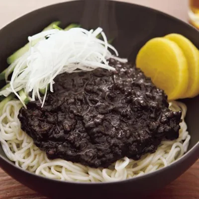 黒ゴマをたっぷり加えて「ジャジャン麺」／韓流おかずのレシピ（10/ 30）