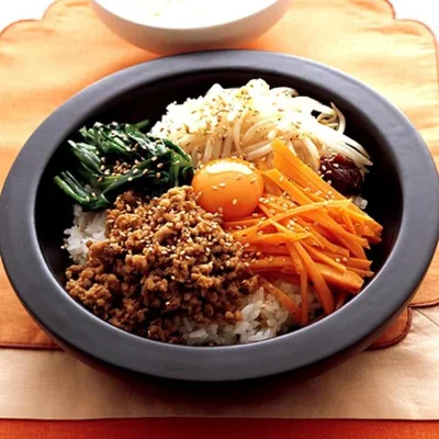 三色ナムルはフライパンで一度にできる「野菜たっぷりビビンバ」／韓流おかずのレシピ（29/ 30）