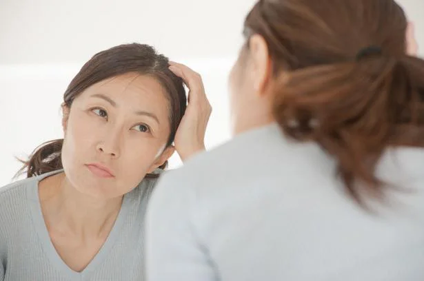 血行促進で白髪が減少!? 首マッサージで白髪予防／髪の悩みが消える！1分ヘア革命