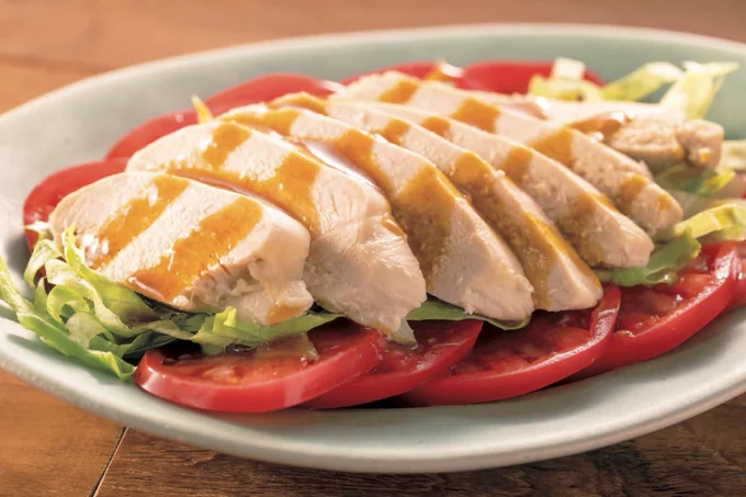 肉にも野菜にも合うエスニックだれで「蒸しどりのシンガポール風」/エスニック料理(1/30)