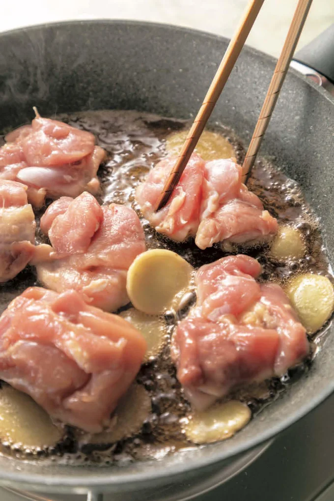 ごま油とたっぷりのしょうがでとり肉を煮る「麻油鶏」は、台湾の定番メニュー。産後の栄養補給や冷え解消に食べられるそう。