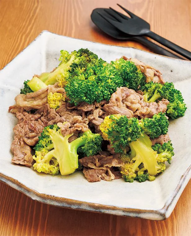爆速でできる「牛肉とブロッコリーのめんつゆわさび炒め」／少ない材料で作る！ウマすぎる時短おかず（3）