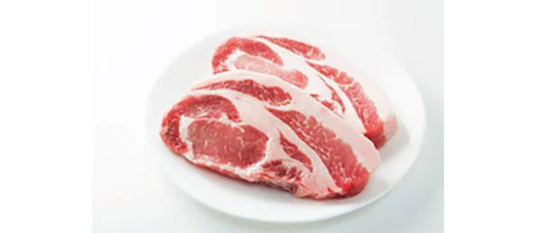 豚ロース肉は常温に戻して3～4か所筋切りする