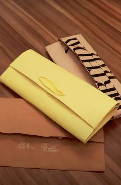 紙袋をコンパクトに収納する方法