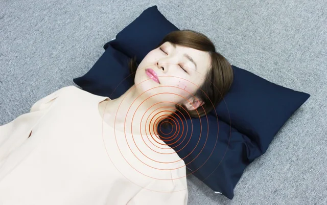 スマホ中毒者必見！ 肩こりや頭痛の原因になる｢スマホ首｣をケアする枕
