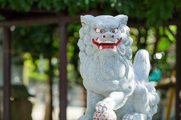 神社の「狛犬」の片方はライオンだった