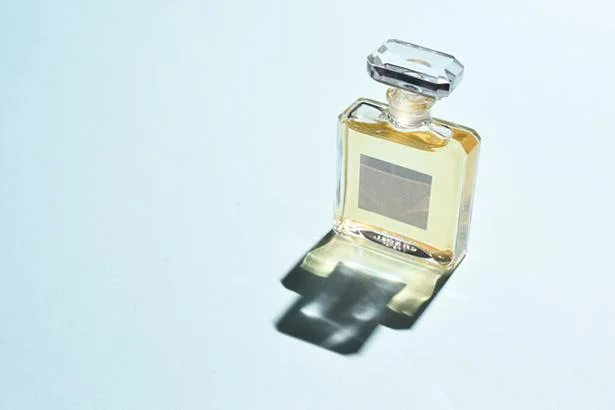 「オナラ」と「香水」の意外な共通点とは?
