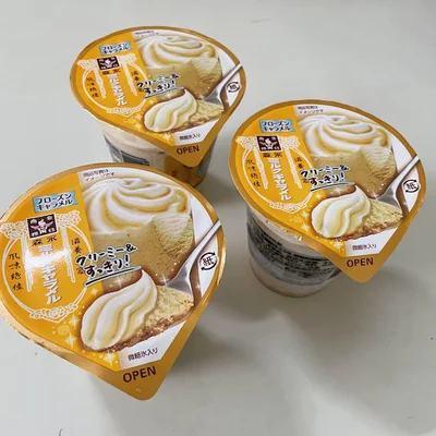 「ミルクキャラメル」のカップアイスが3個