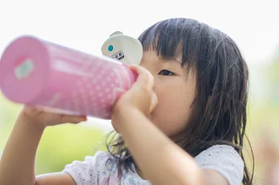 熱中症の対策には水分や塩分の摂取が重要