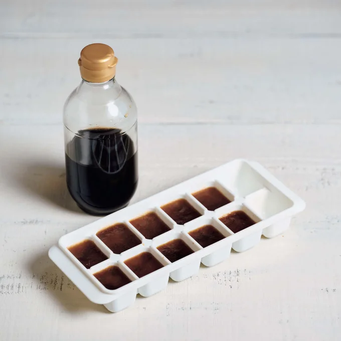 めんつゆは製氷皿で冷凍。食事中に足せて便利!