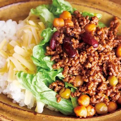 「チリビーンズ丼」