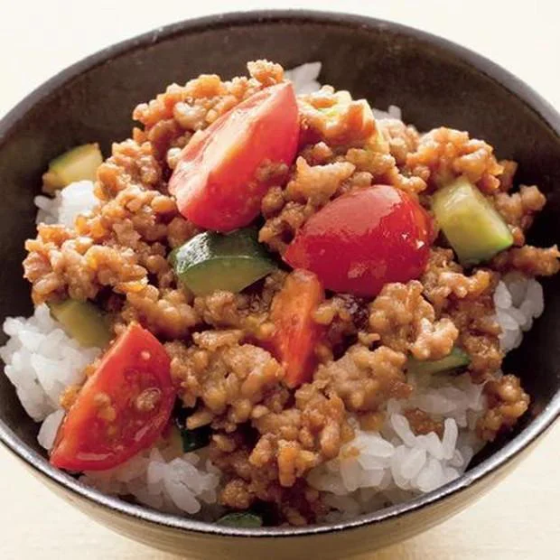 【画像を見る】ガツガツ食べたい「じゃじゃ丼」