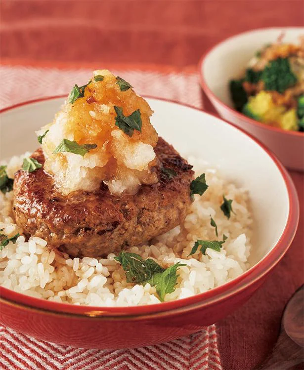 最高においしいハンバーグをごはんにのせたらもっと最高でした。「ハンバーグ丼」／ほぼ材料3つのごちそう献立（8）