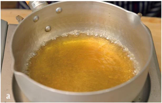 1.鍋に酢・ 大さじ5、水・50ml、しょうゆ・大さじ1/2、砂糖・ 大さじ2入れ、沸騰させて冷ます