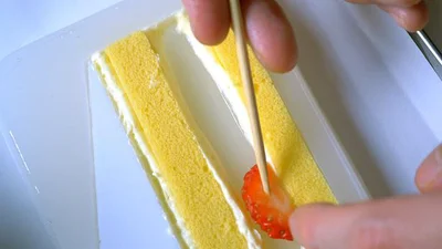 ショートなケーキの制作風景／ながた/ロウアイキューさんの作るユニークなスイーツの画像（7/14）